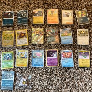 Lot Of 19 Pokémon‎ Cards And Dice Set